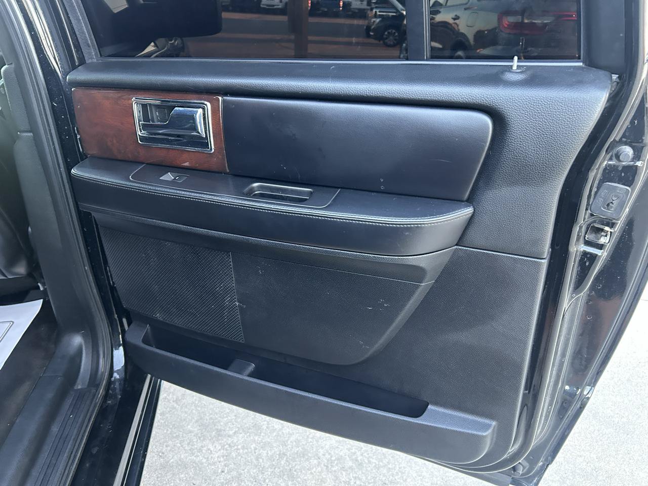 Used 2016 Lincoln Navigator L Select AWD/4WD image 16