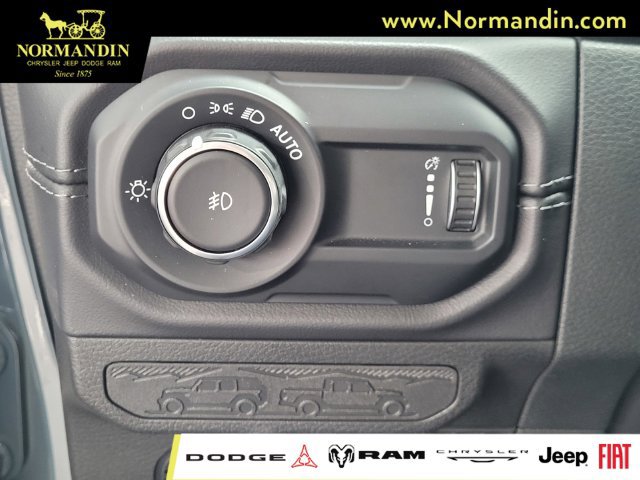 Used 2024 Jeep Wrangler Unlimited Sahara w/ Technology Group AWD/4WD image 14