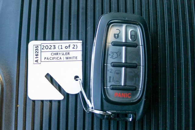 Used 2023 Chrysler Pacifica Limited w/ S Appearance Package image 36