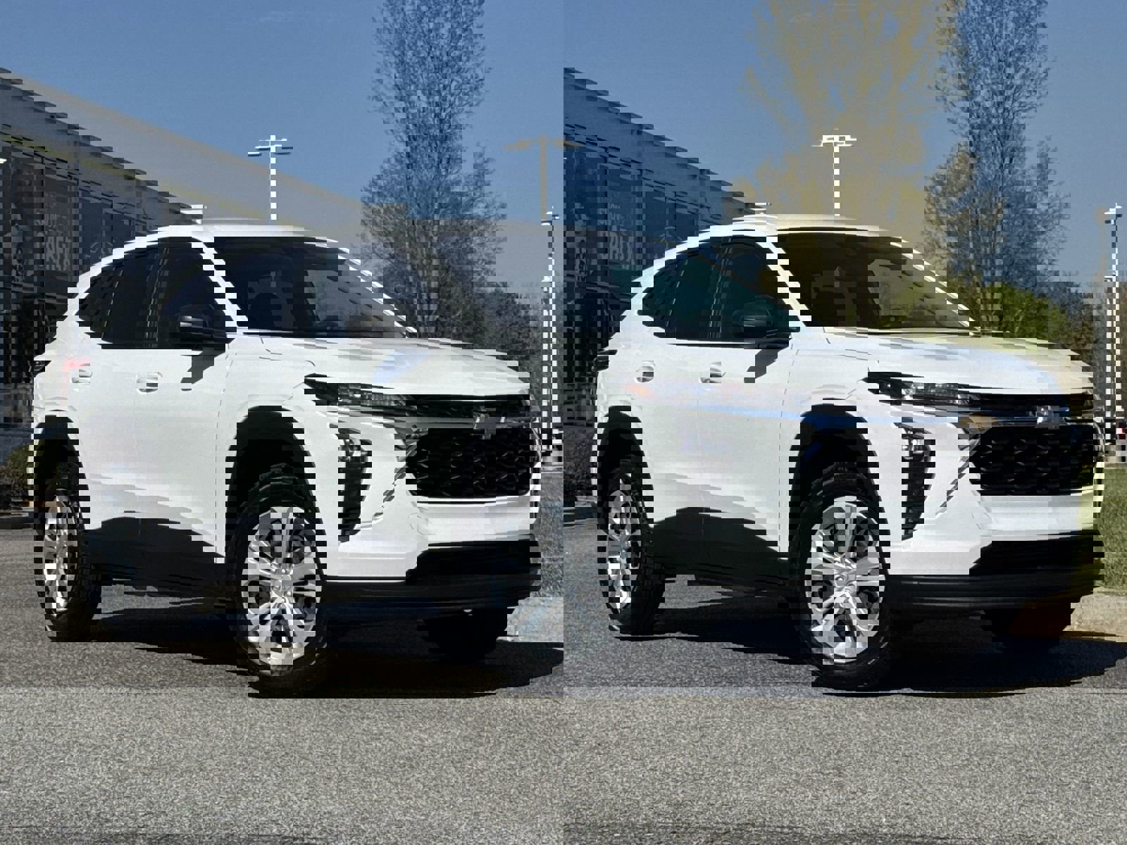 Used 2024 Chevrolet Trax LS image 2