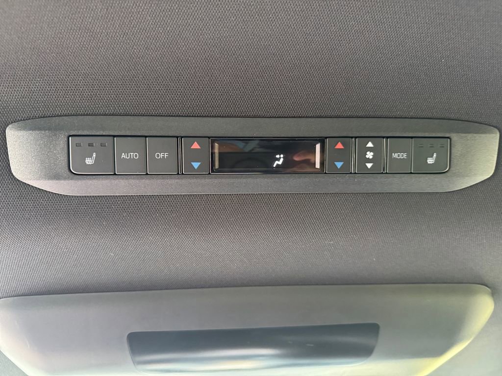 Used 2025 Toyota Sienna Platinum image 22