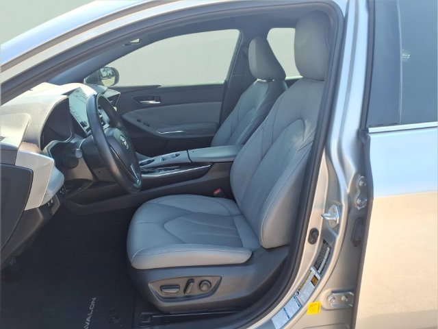 Used 2021 Toyota Avalon XLE AWD/4WD image 12