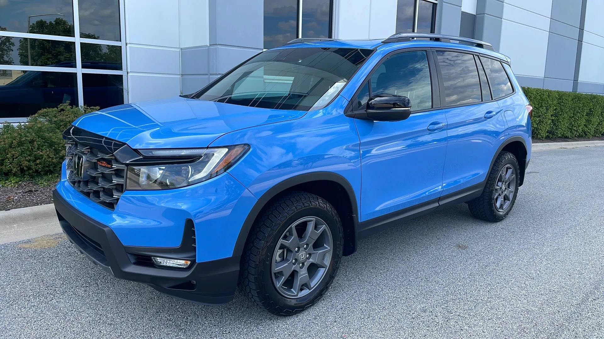 Used 2025 Honda Passport TrailSport image 2