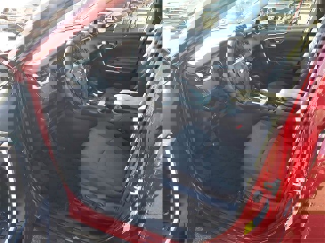 Used 2021 Toyota RAV4 XLE image 16