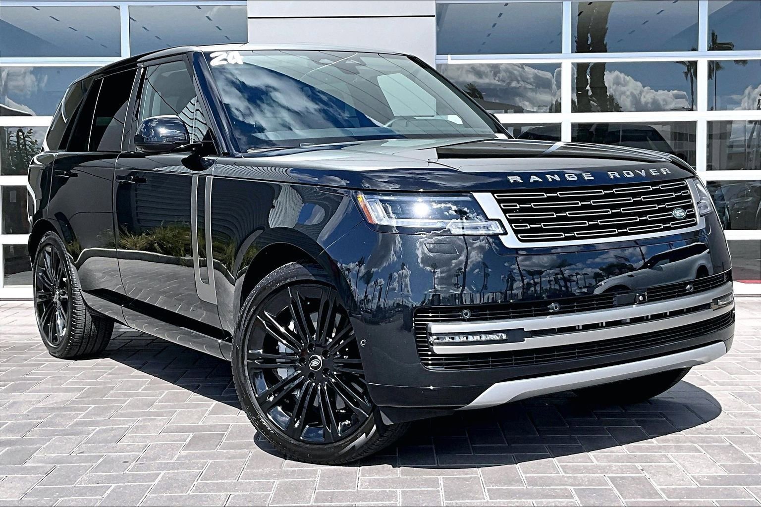 Certified 2024 Land Rover Range Rover SE AWD/4WD image 3