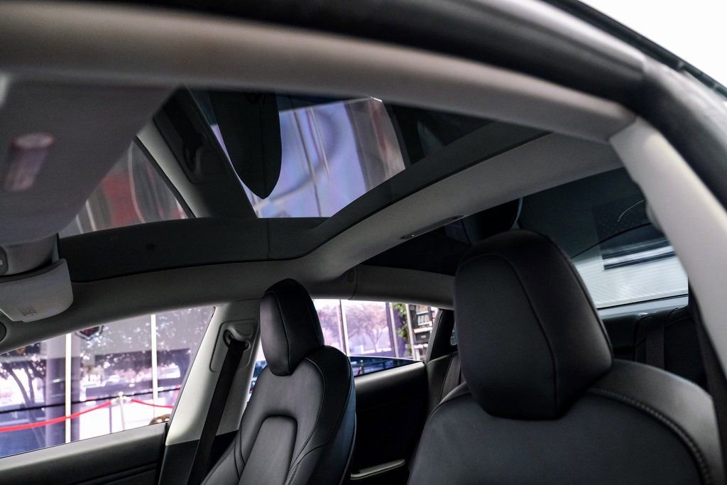 Used 2018 Tesla Model 3 Long Range image 5