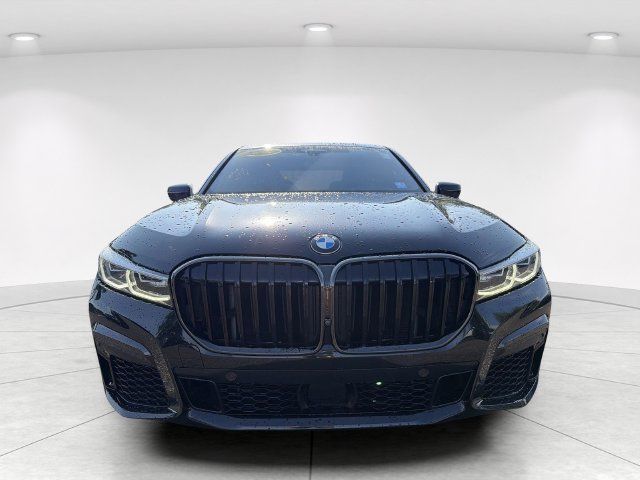 Used 2022 BMW M760i xDrive AWD/4WD image 7