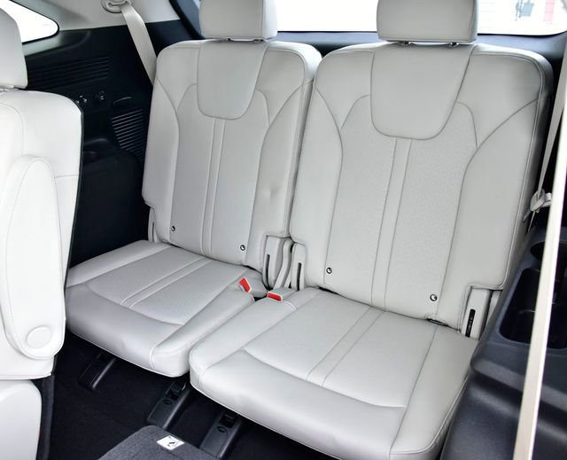 Certified 2024 Kia Sorento EX w/ Panoramic Sunroof Package image 15