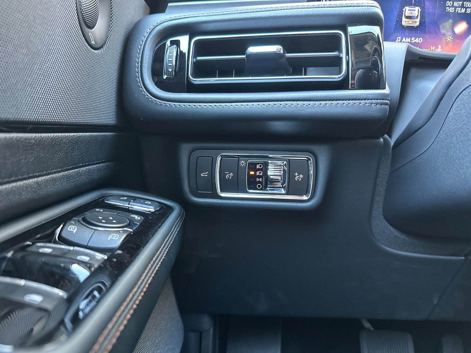New 2026 Lincoln Aviator AWD image 28