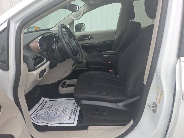 Used 2023 Chrysler Voyager LX FWD image 12