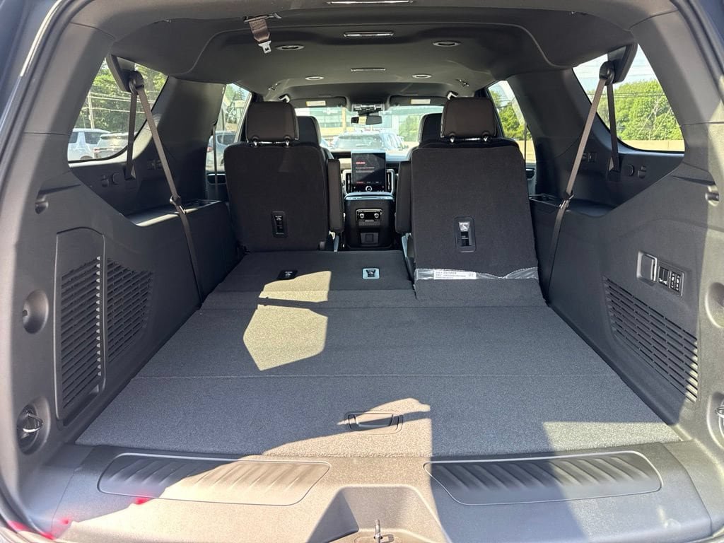 New 2026 GMC Yukon XL Elevation w/ LPO, Floor Liner Package AWD/4WD image 5