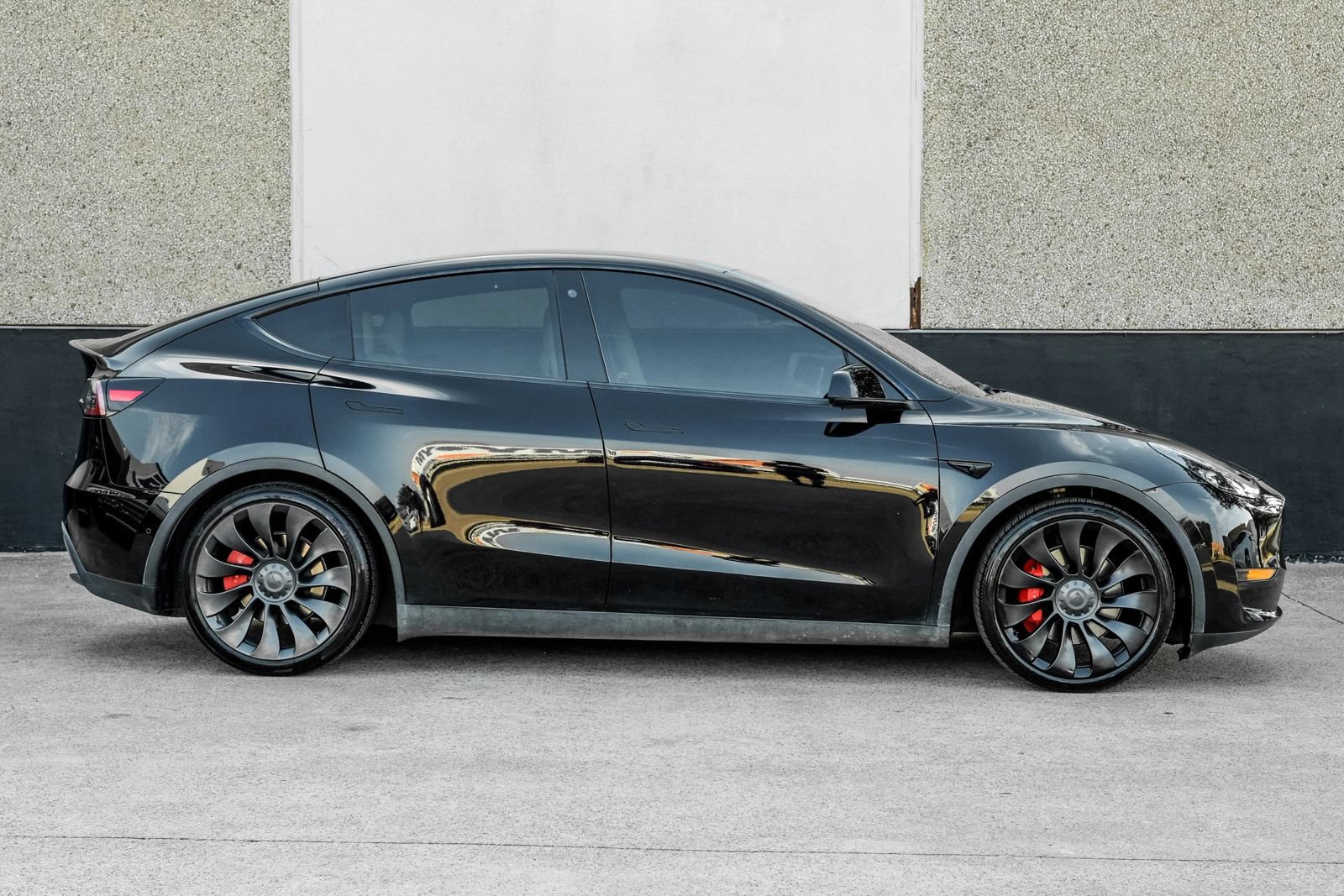 Used 2022 Tesla Model Y Performance AWD/4WD image 9