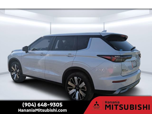 Used 2025 Mitsubishi Outlander SE image 5