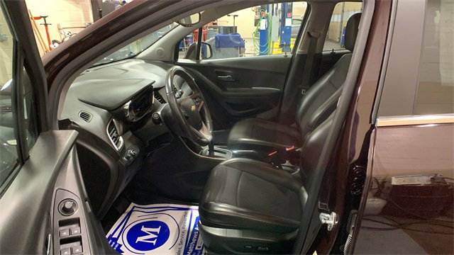 Used 2020 Chevrolet Trax LT w/ LT Convenience Package image 9