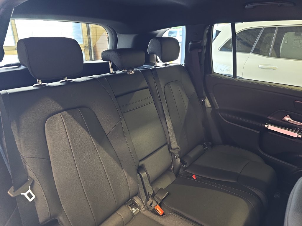 New 2026 Mercedes-Benz GLB 250 image 12