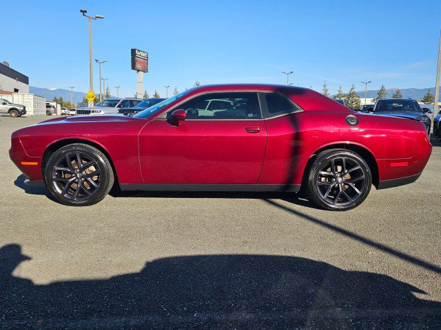Used 2022 Dodge Challenger SXT RWD image 6