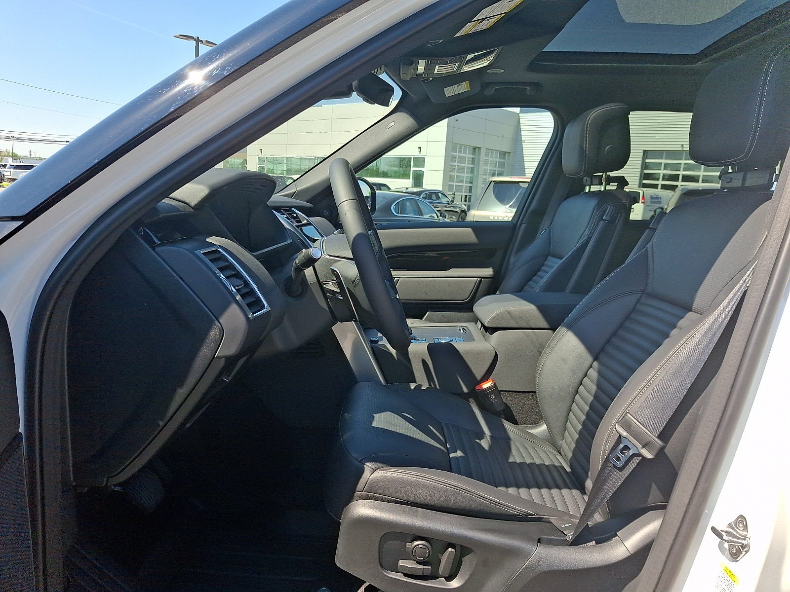 New 2026 Land Rover Discovery S AWD/4WD image 11