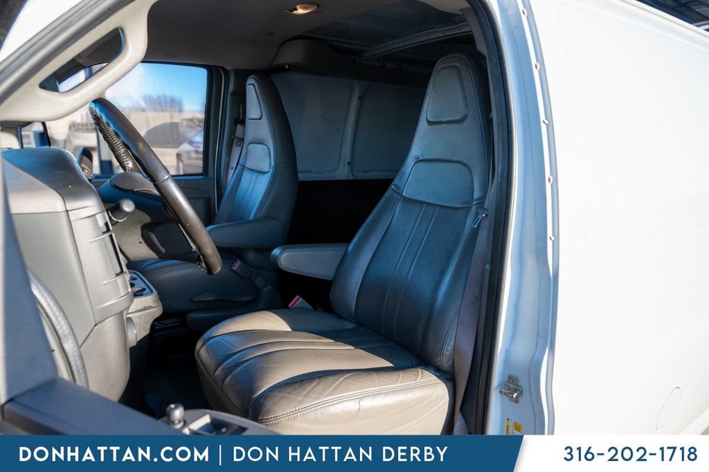 Used 2023 GMC Savana 2500 w/ Driver Convenience Package image 3