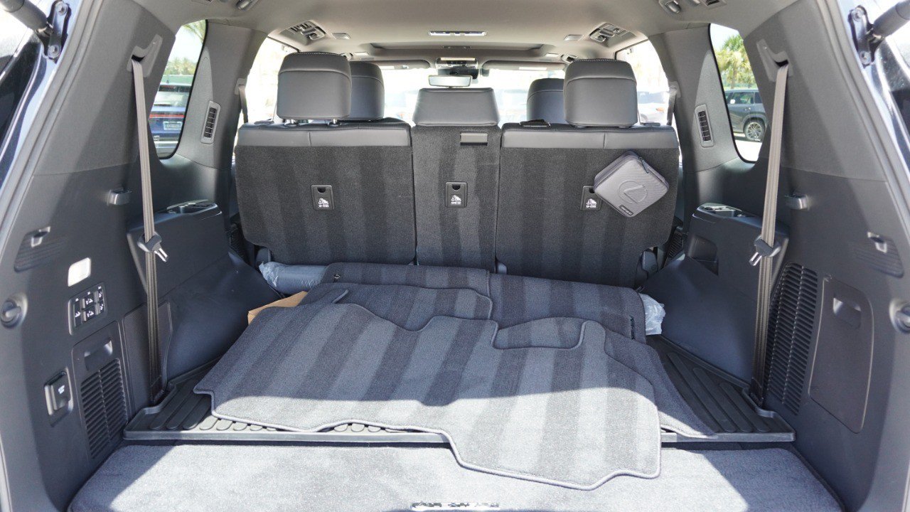 Certified 2026 Lexus LX 600 4WD w/ Accessory Package (Z1) image 38