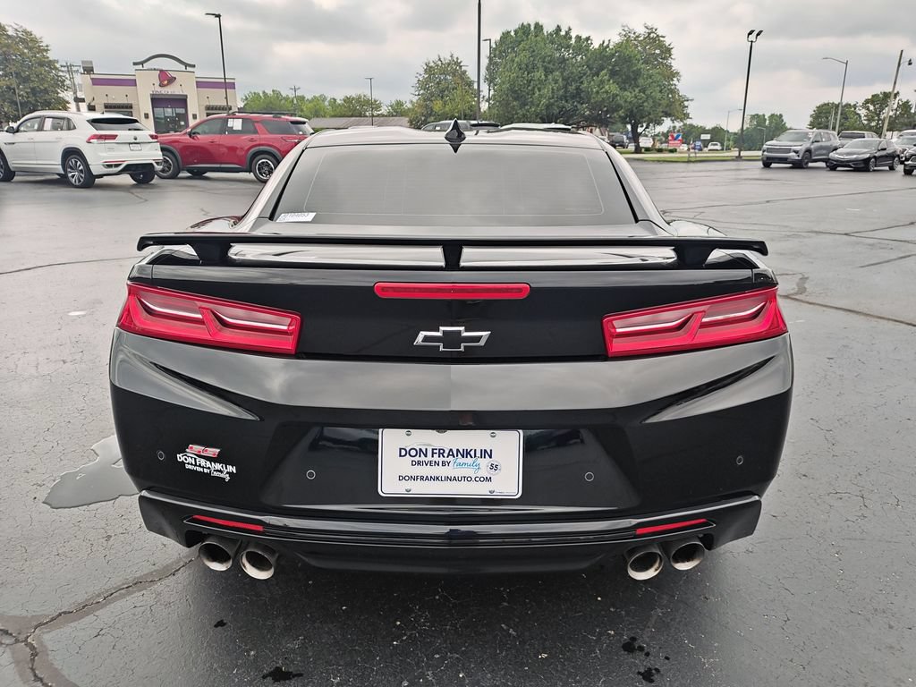 Used 2018 Chevrolet Camaro SS RWD image 4