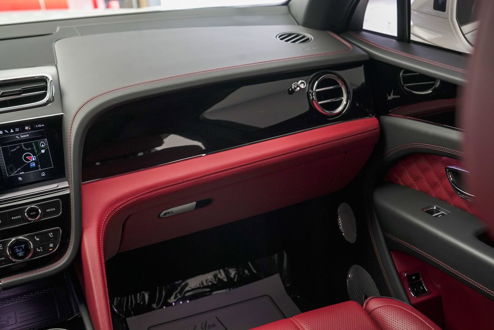 Used 2022 Bentley Bentayga image 34