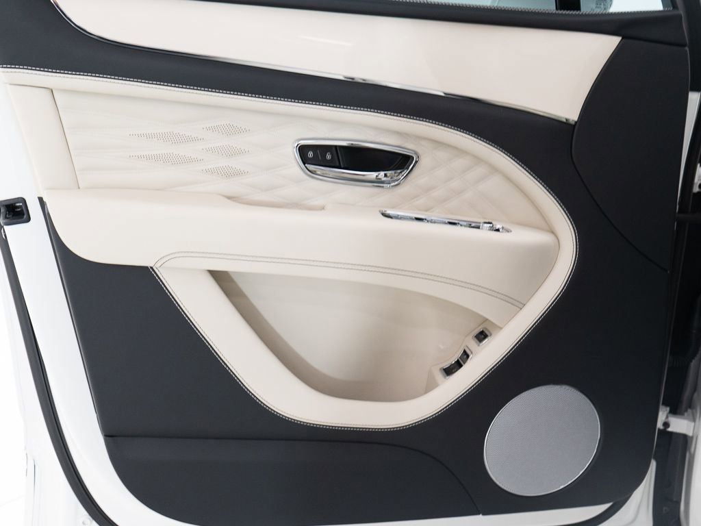 Certified 2024 Bentley Bentayga Extended Wheelbase AWD/4WD image 11