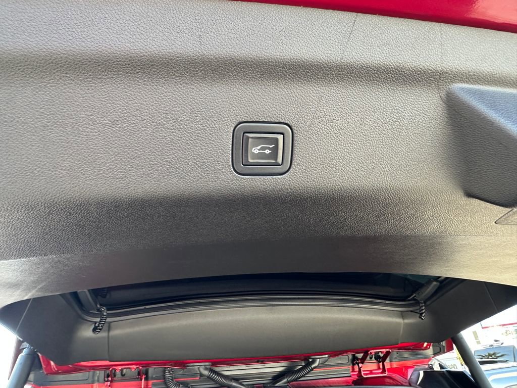 Used 2021 Chevrolet Suburban RST w/ Luxury Package image 23