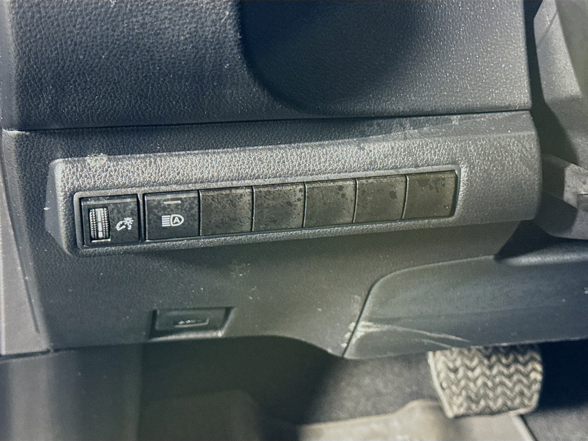 Certified 2025 Toyota Corolla SE w/ SE Premium Package image 10