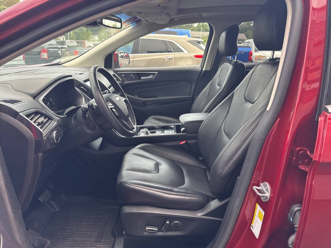 Used 2019 Ford Edge Titanium w/ Cold Weather Package AWD/4WD image 13