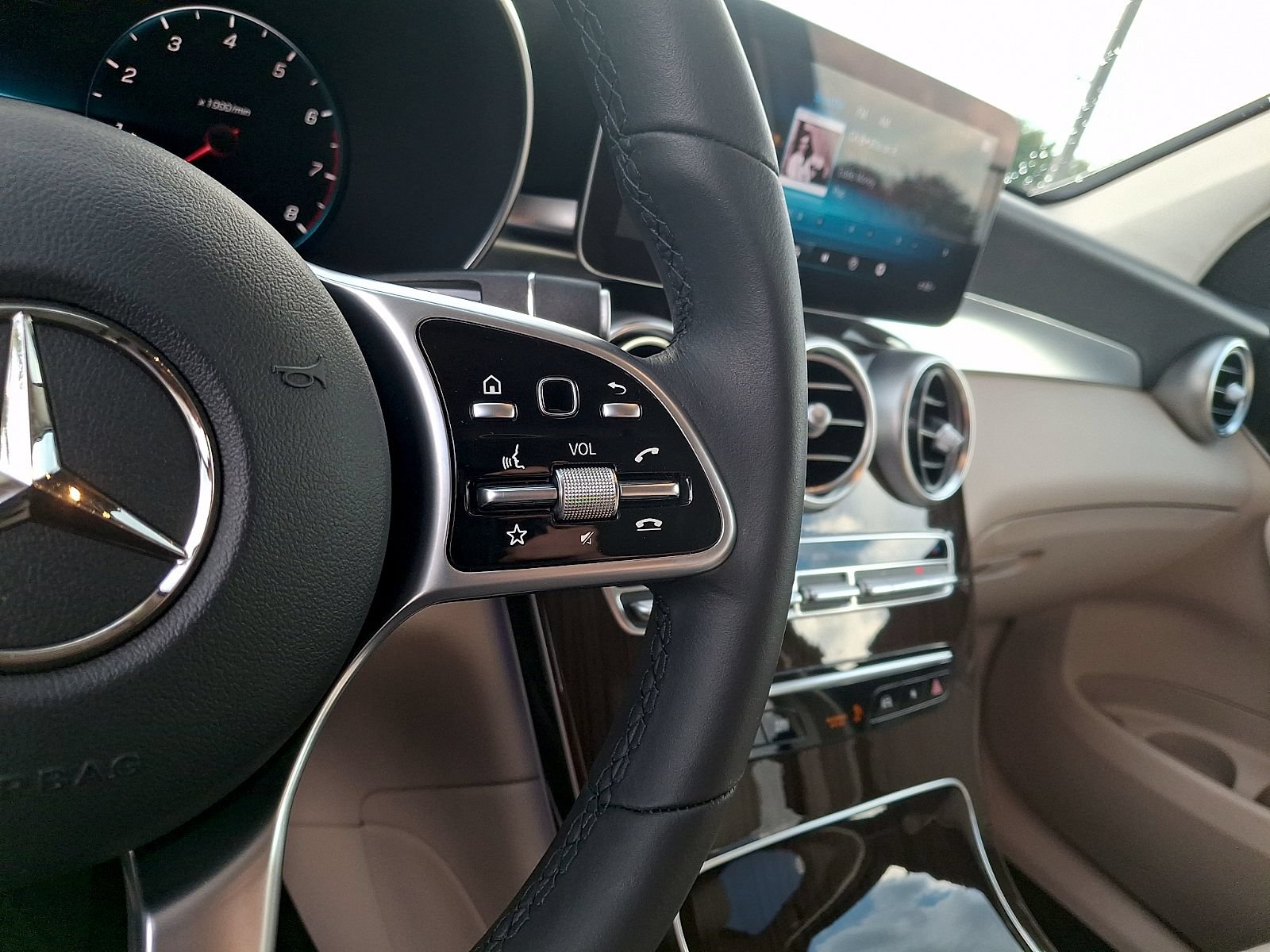 Used 2022 Mercedes-Benz GLC 300 4MATIC image 22