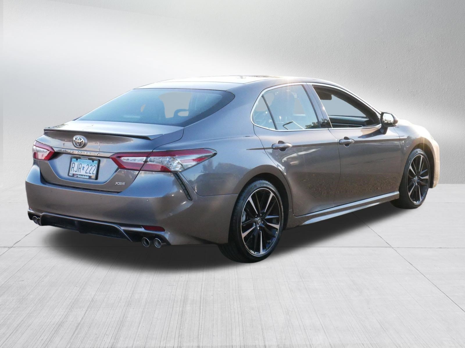 Used 2018 Toyota Camry XSE FWD image 6