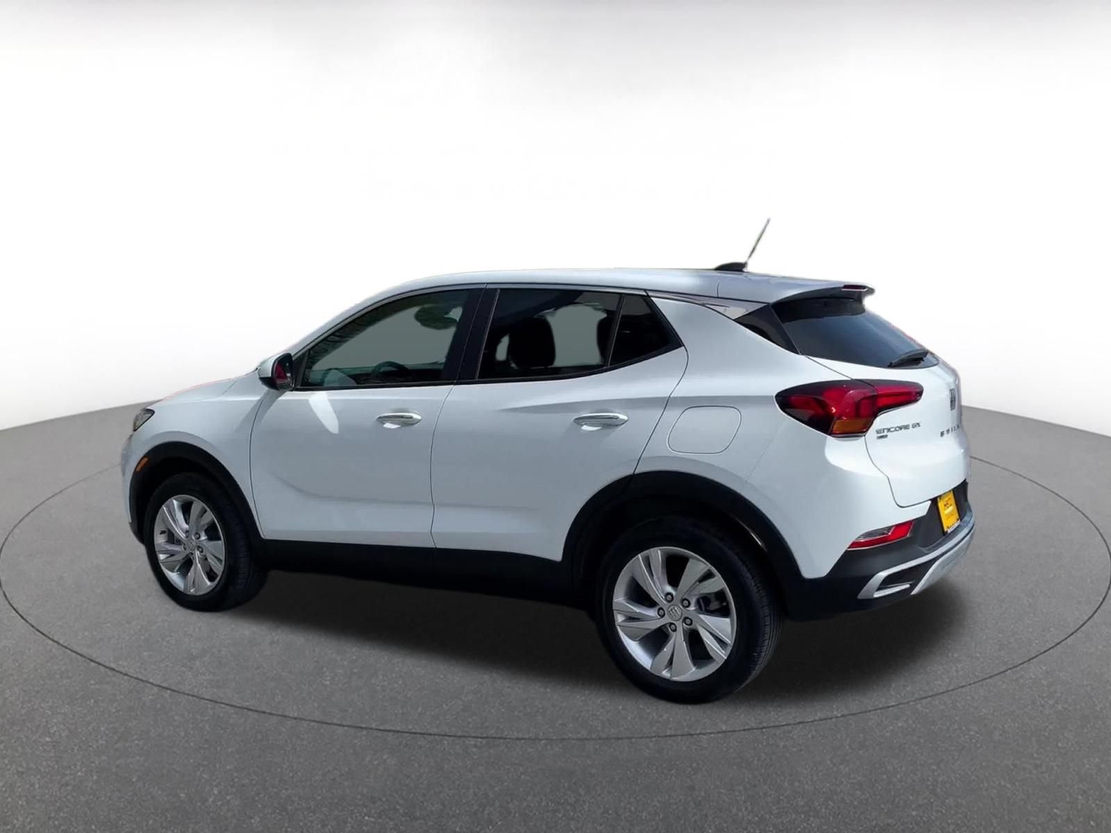 Used 2025 Buick Encore GX Preferred AWD/4WD image 9