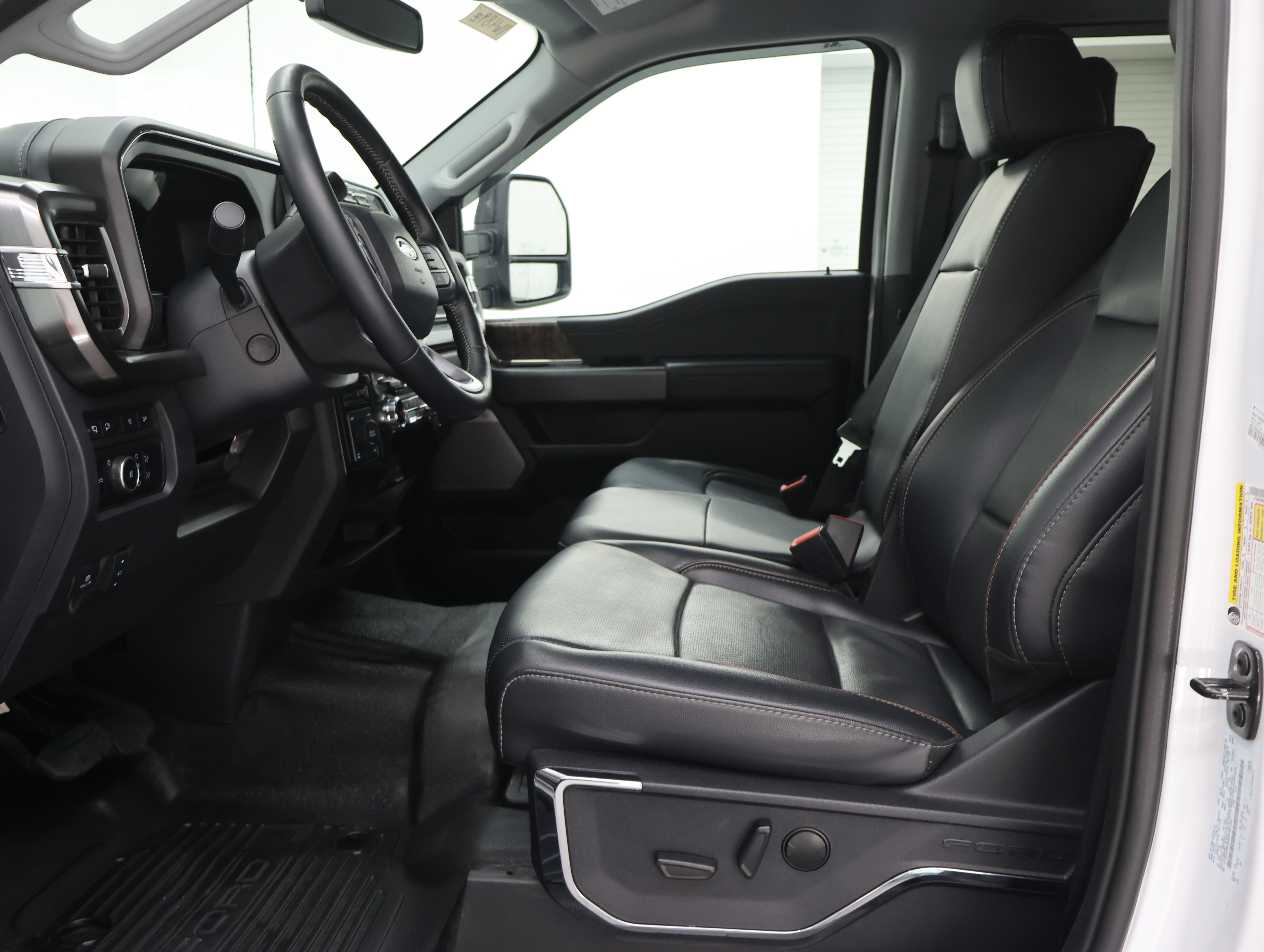 Used 2024 Ford F350 Lariat w/ Sport Appearance Package AWD/4WD image 8