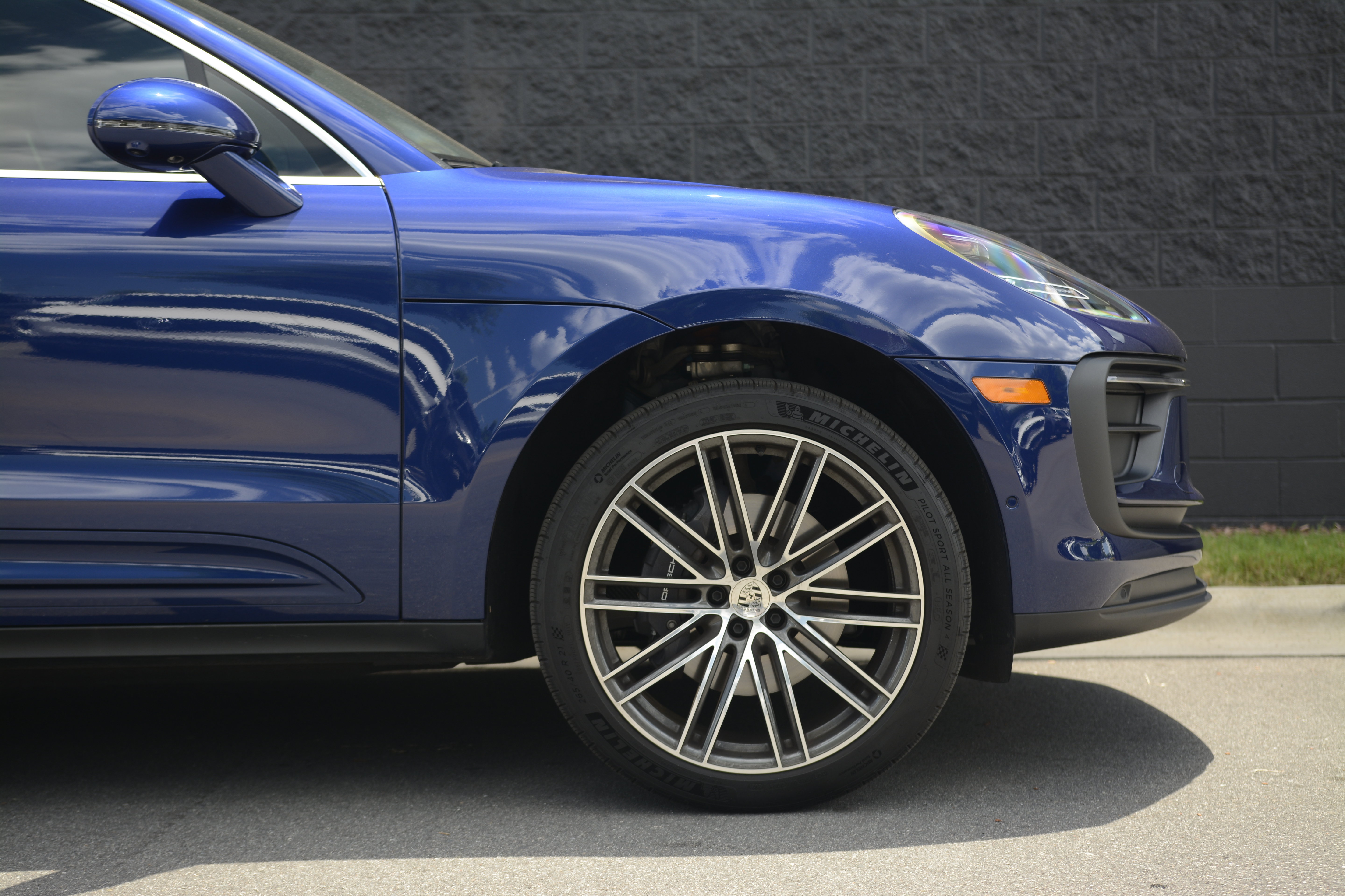 Certified 2026 Porsche Macan AWD/4WD image 11