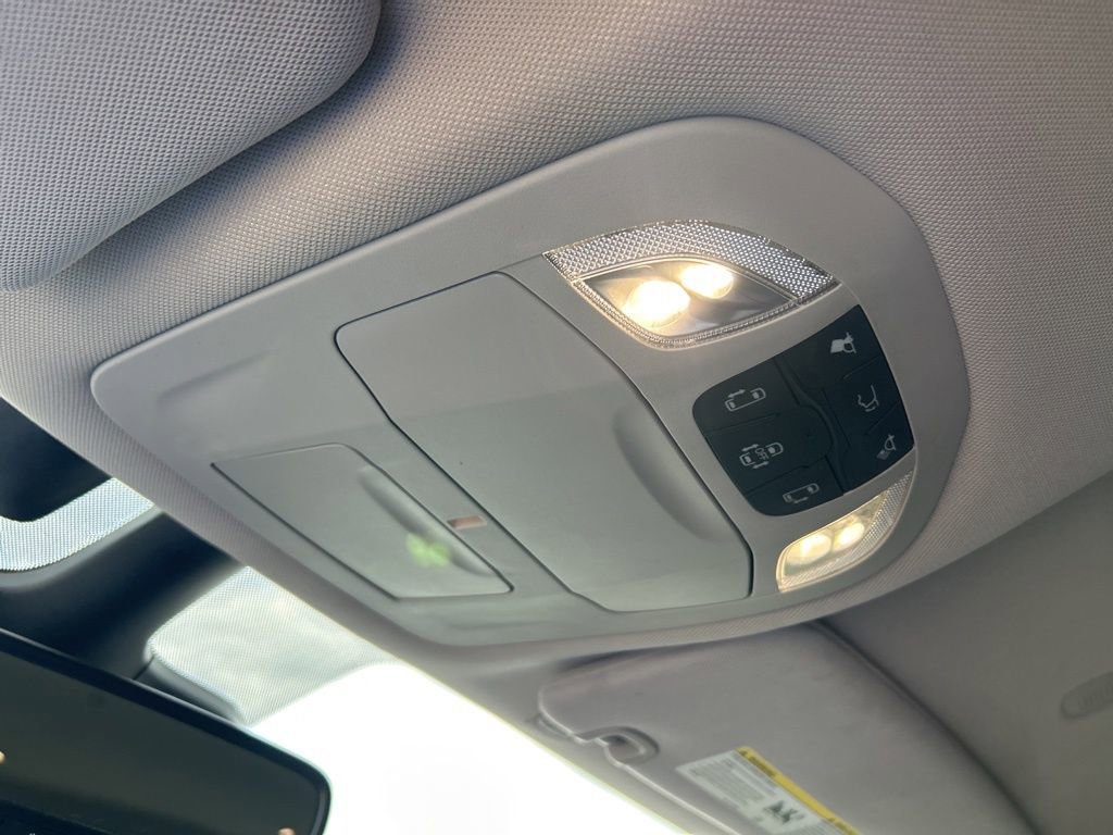 Used 2022 Chrysler Pacifica Touring-L FWD image 43