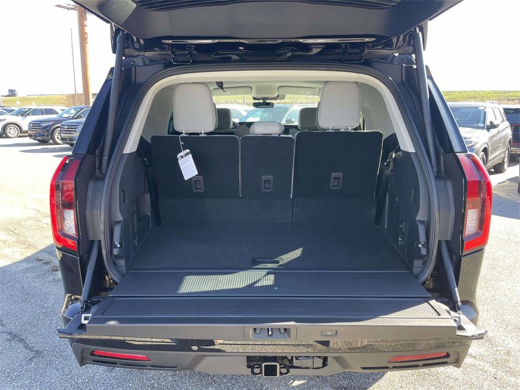 New 2026 Ford Expedition Active image 10