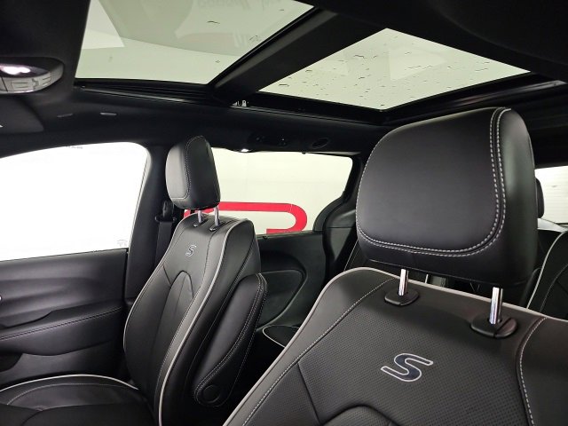 New 2026 Chrysler Pacifica Limited w/ S Appearance Package image 9