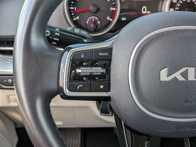 Used 2024 Kia Carnival LX image 19