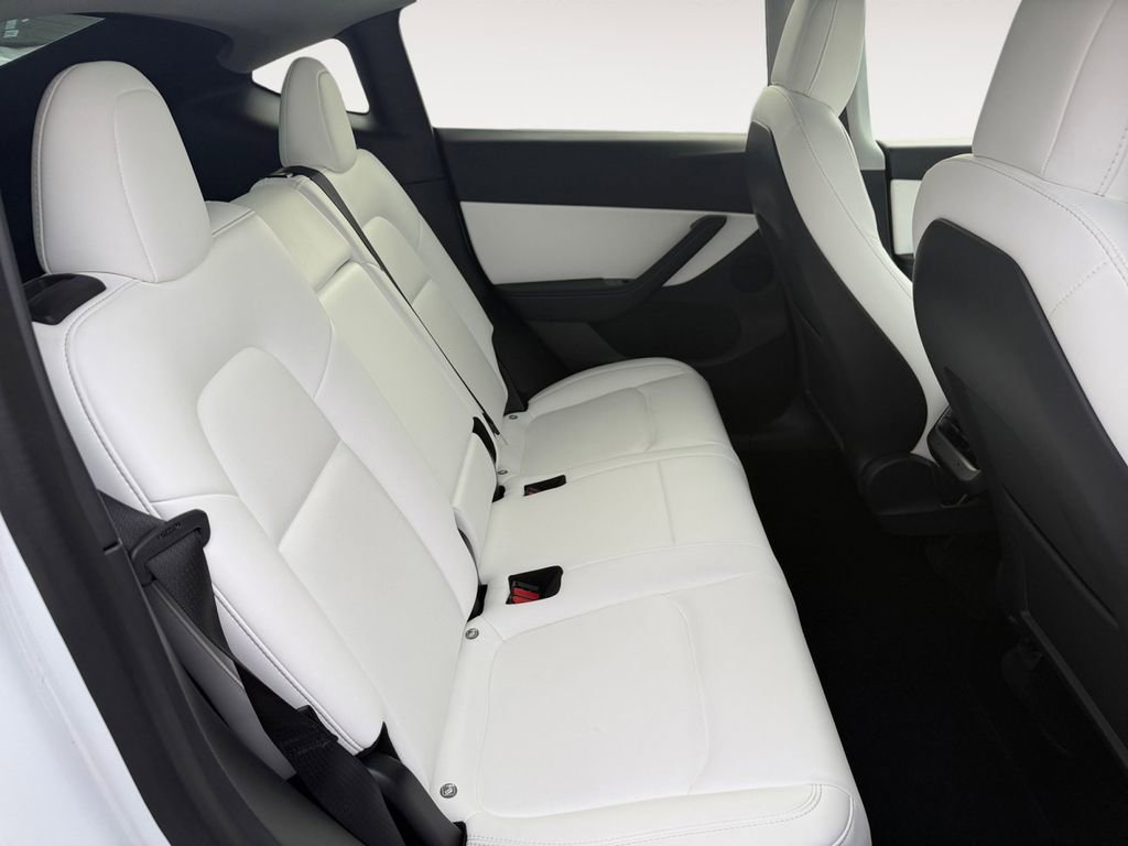 Used 2020 Tesla Model Y Long Range image 29