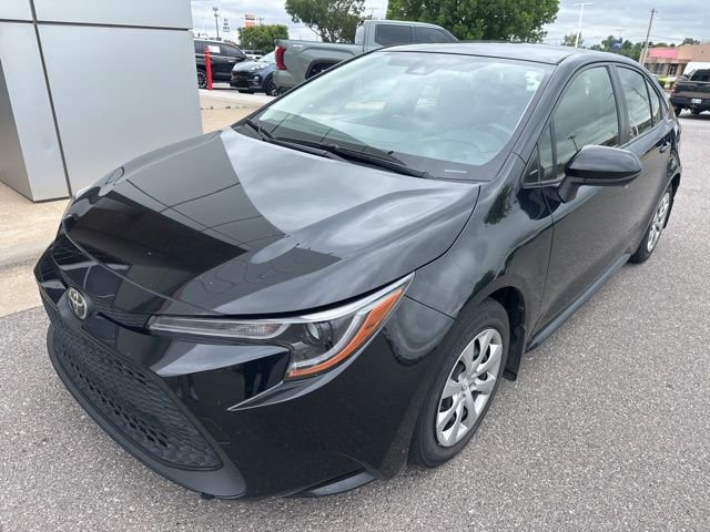 Used 2022 Toyota Corolla LE FWD image 1