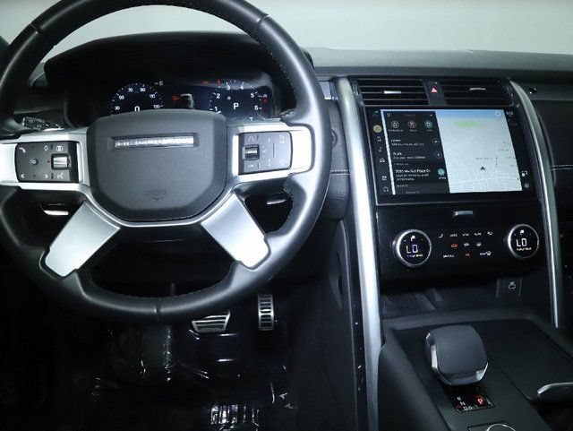 Used 2025 Land Rover Discovery Dynamic SE AWD/4WD image 15
