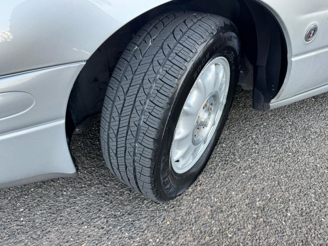 Used 2002 Buick Le Sabre Limited w/ Driver Confidence Pkg image 25