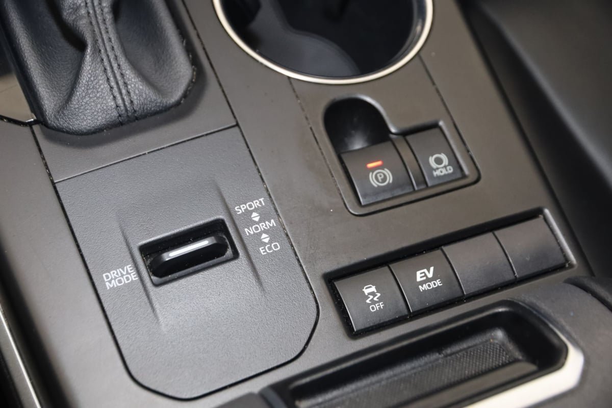 Used 2022 Toyota Highlander XLE FWD image 25