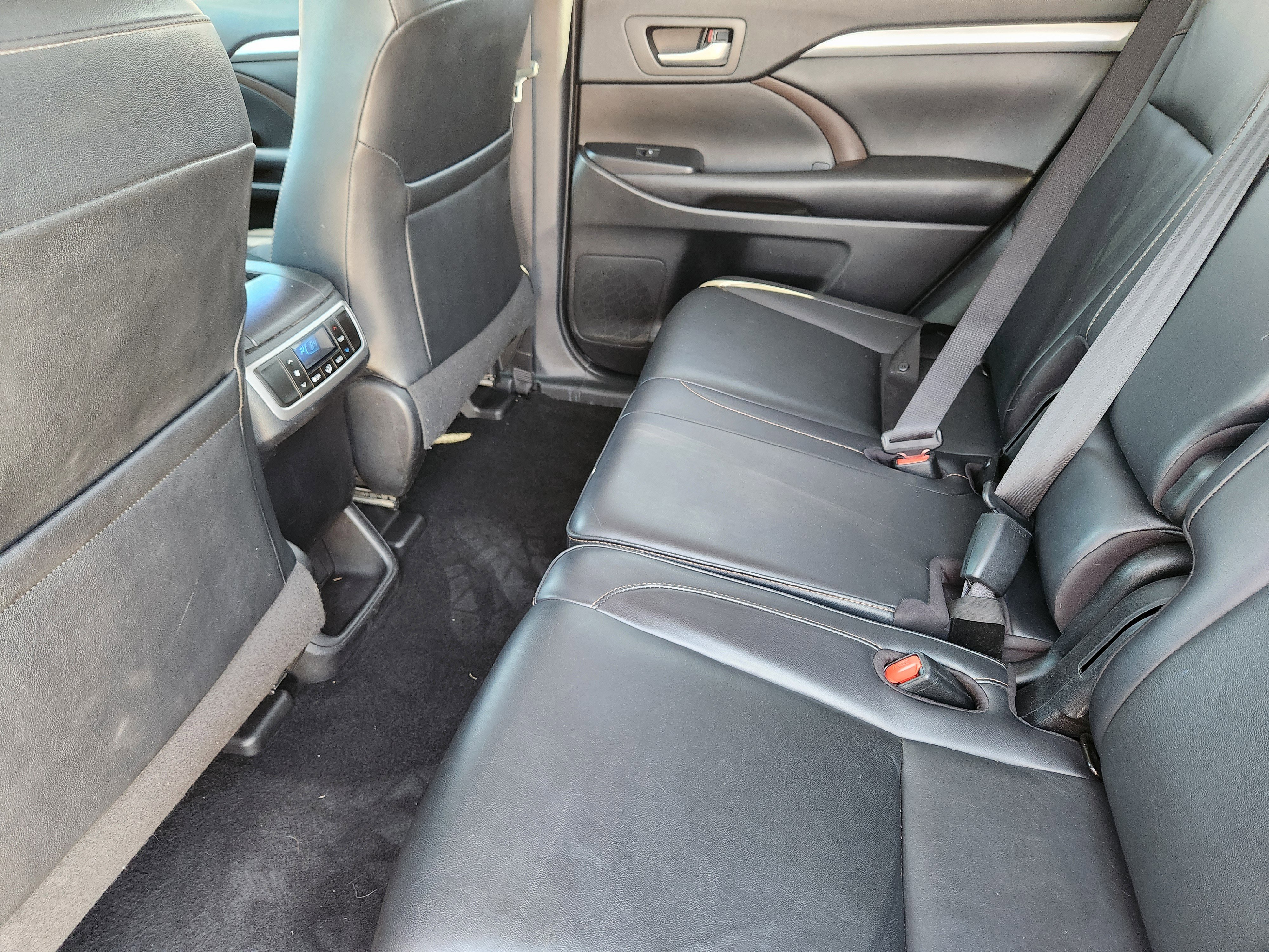 Used 2019 Toyota Highlander XLE image 30