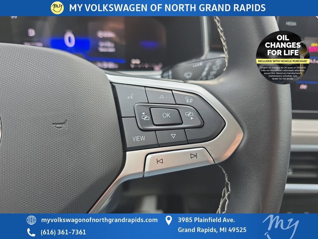 Used 2025 Volkswagen Taos SE w/ Panoramic Sunroof Package AWD/4WD image 18