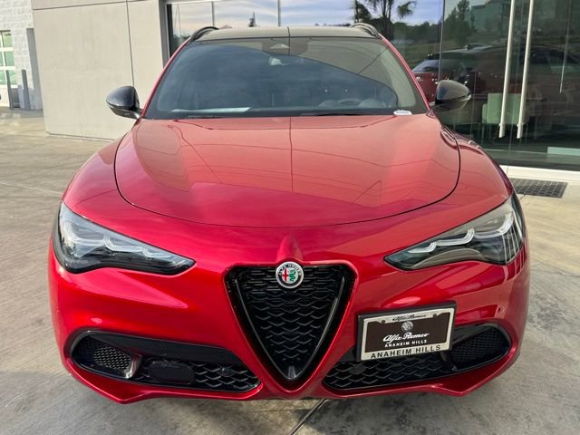 Used 2025 Alfa Romeo Stelvio Sprint image 3