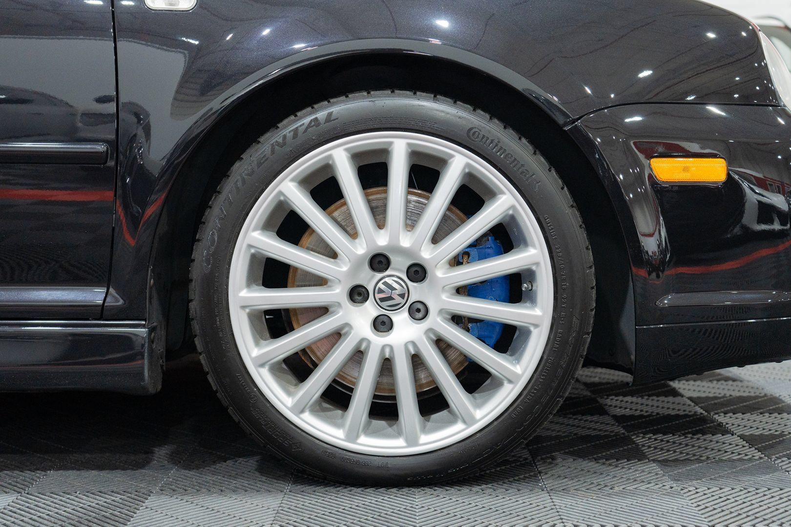 Used 2004 Volkswagen R32 AWD/4WD image 15