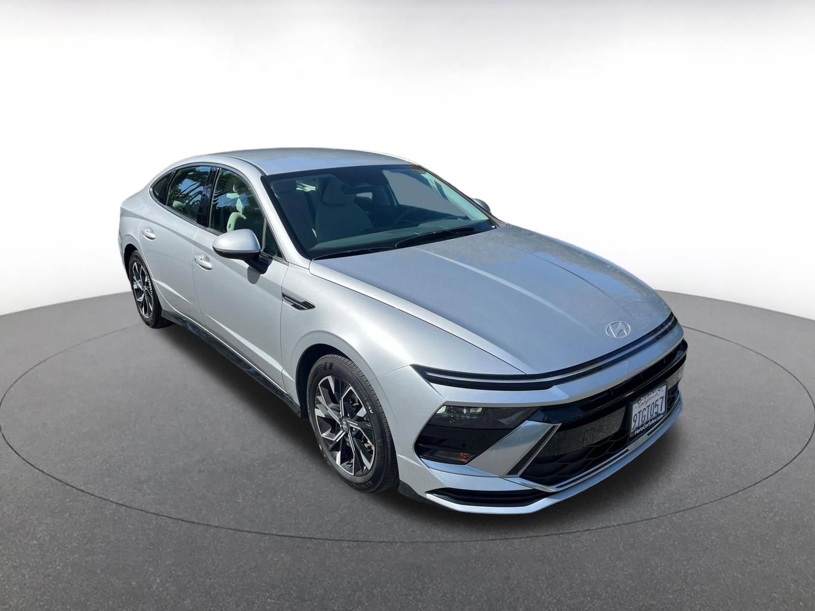 Used 2025 Hyundai Sonata SEL FWD image 1