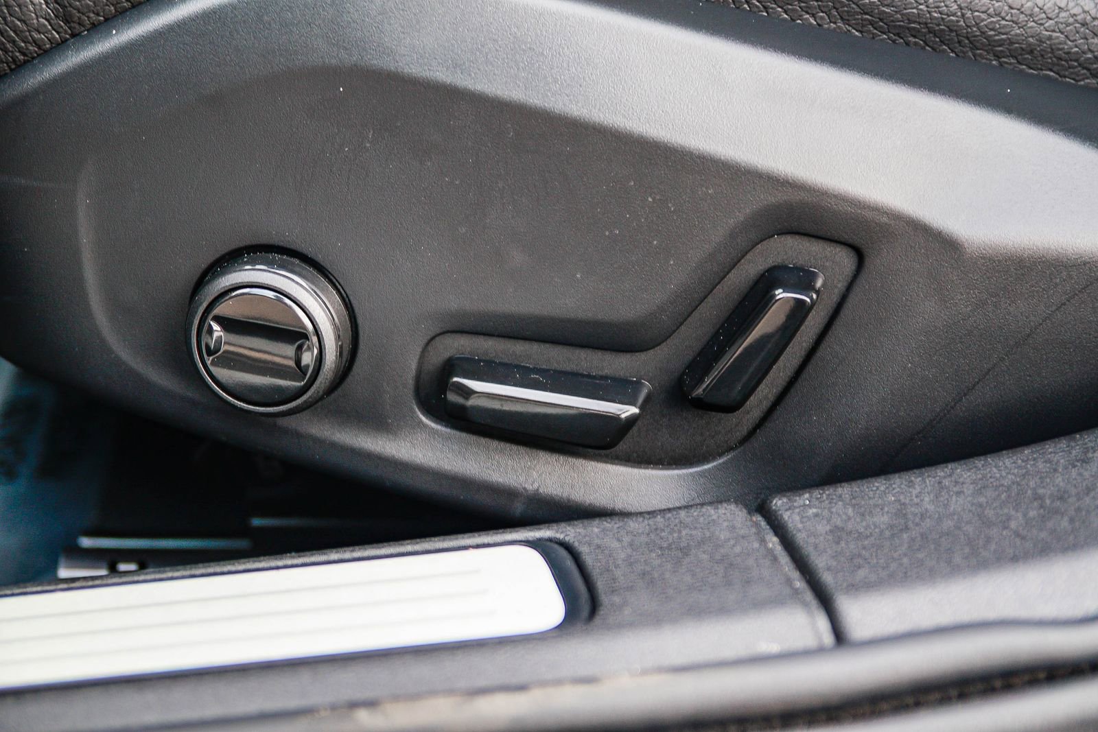 Certified 2026 Volvo V60 B5 Cross Country Plus w/ Climate Package image 23