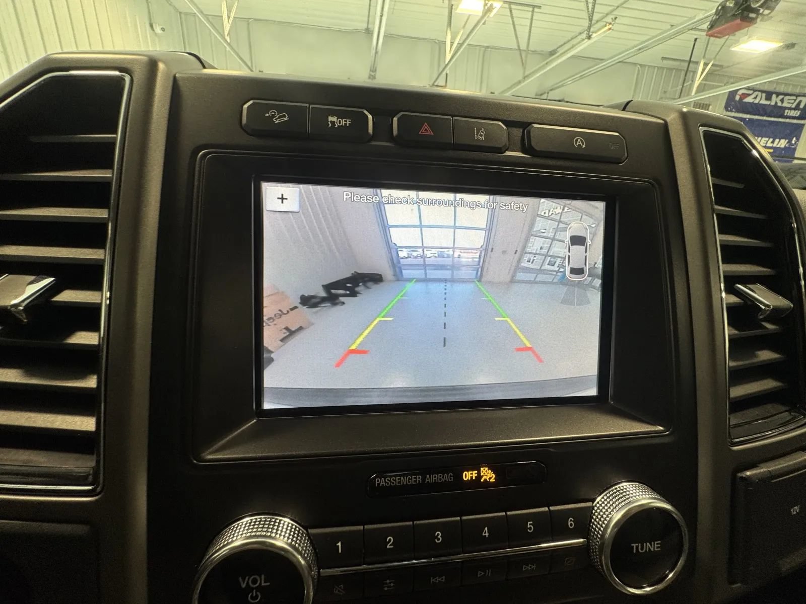 Used 2019 Ford Expedition XLT w/ Equipment Group 202A AWD/4WD image 31